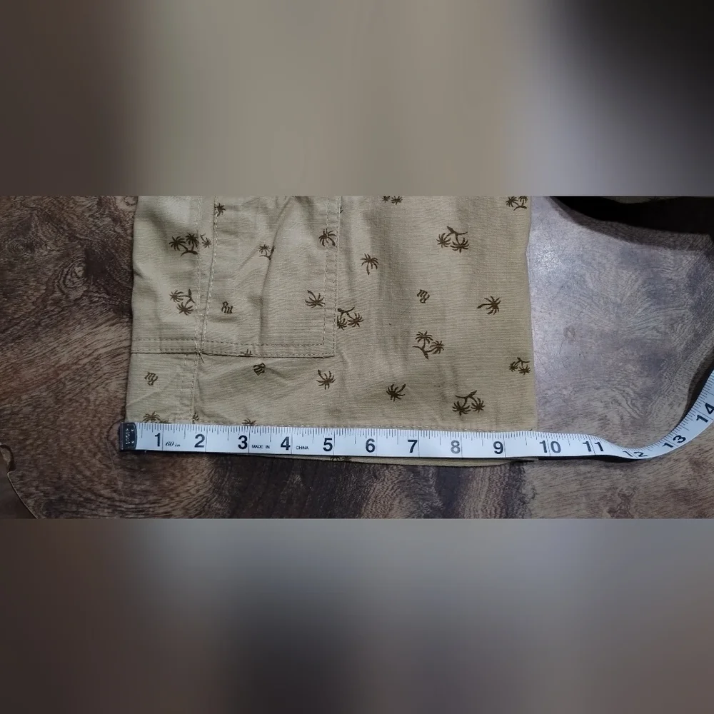 Rocawear Tan Patterned Cargo Shorts 14/29